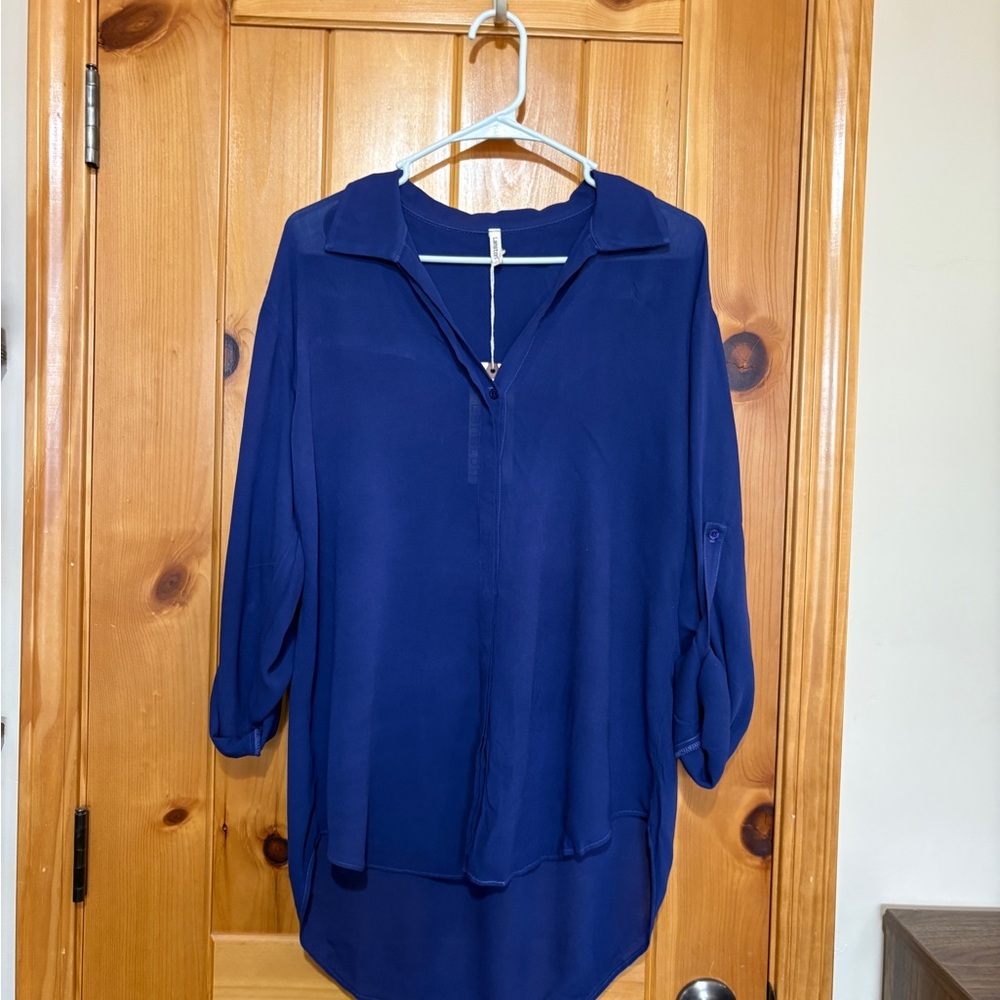 Blue Relaxed Fit Polo Blouse with 3/4 Sleeves
Women’s Oversized Langston XS NWT